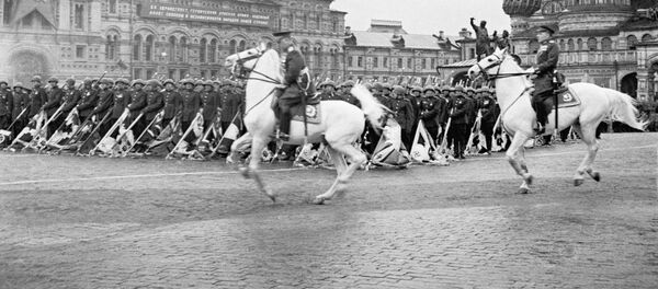 Парад Победы. Маршал Советского Союза Георгий Жуков принимает парад. Москва. Красная площадь. 24 июня 1945 года  - Sputnik Кыргызстан