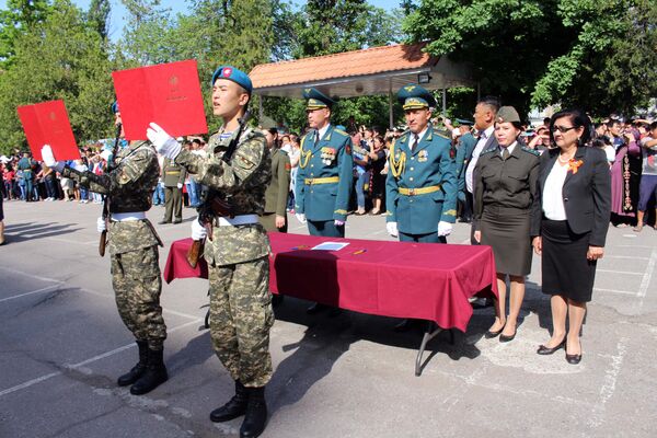Бишкек шаарында Улуттук гврадиянын жоокерлери ант берди. - Sputnik Кыргызстан