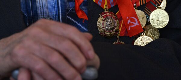 Ордена и медали на груди ветерана. Архивное фото - Sputnik Кыргызстан