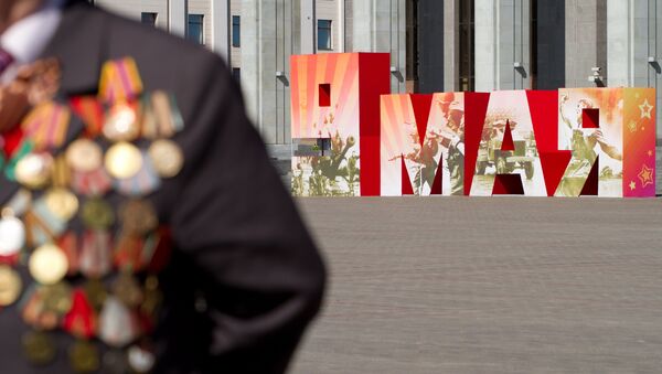 Ветеран на праздничном шествии в честь Дня Победы. Архивное фото - Sputnik Кыргызстан