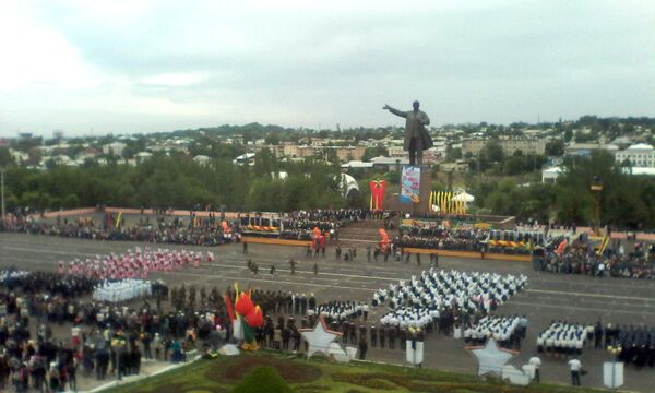 Празднование 71-й годовщины Победы в ВОВ на центральной площади в Оше - Sputnik Кыргызстан