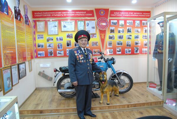 Основатель музея ветеранов кыргызской милиции в Жайылском районе Акынбай Сабыргожоев - Sputnik Кыргызстан