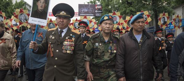 Участники акции Бессмертный полк в Бишкеке. Архивное фото - Sputnik Кыргызстан