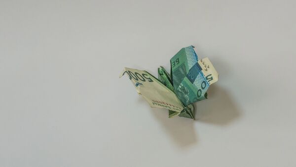 Оригами из сомовых купюр разных номиналов - Sputnik Кыргызстан