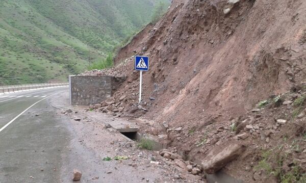 Камнепад на автодороге Бишкек — Нарын — Торугарт - Sputnik Кыргызстан