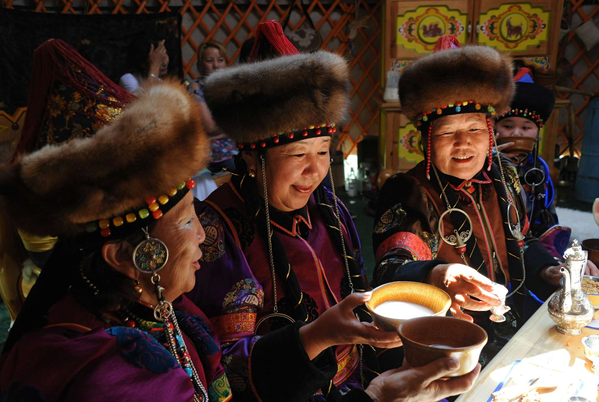 Народы республики бурятия. Бурятия юрта Сагаалган. Чайные традиции в Монголии. Эвенки Сойоты. Хакасы и буряты.