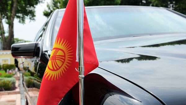 Государственный флаг на автомобиле делегации Кыргызской Республики. Архивное фото - Sputnik Кыргызстан
