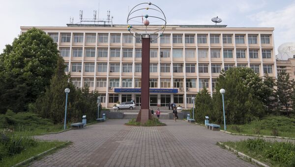 Улуттук илимдер академиясынын имаратынын архивдик сүрөтү - Sputnik Кыргызстан