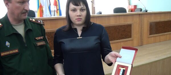 Медаль Вооруженных Сил Сирии вручена вдове российского матроса Позынича - Sputnik Кыргызстан