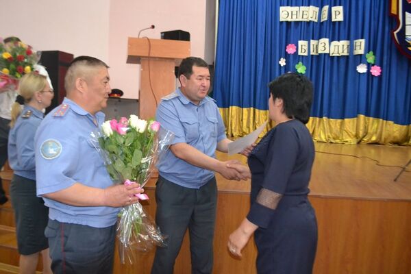 В Академии МВД КР поздравили матерей курсантов - Sputnik Кыргызстан