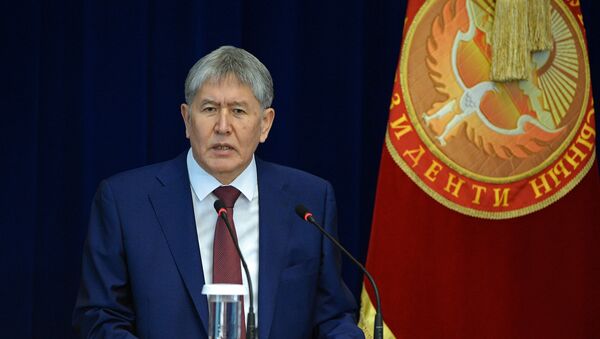 Президент Алмазбек Атамбаев во время выступления. Архивное фото - Sputnik Кыргызстан