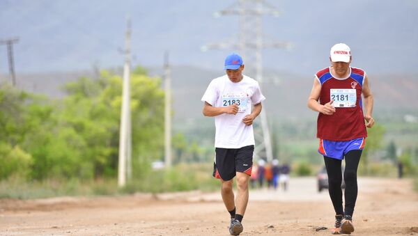Спортсмены во время марафона. Архивное фото - Sputnik Кыргызстан