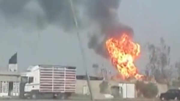 Кадры горящего в Ираке завода, на который напали боевики ИГ - Sputnik Кыргызстан