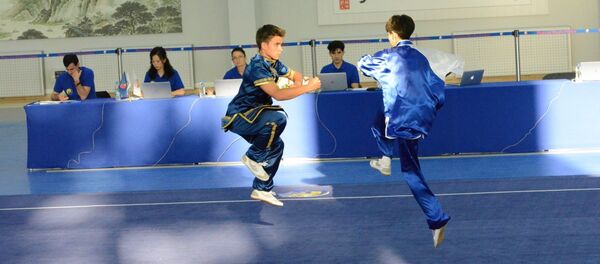 Спортсмены во время показательных выступлений на втором чемпионате Европы по ушу в Москве Спортсмены во время показательных выступлений на втором чемпионате Европы по ушу в Москве - Sputnik Кыргызстан
