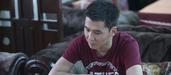 Заслуженный артист Кыргызстана, известный певец Мирбек Атабеков. Архивное фото - Sputnik Кыргызстан