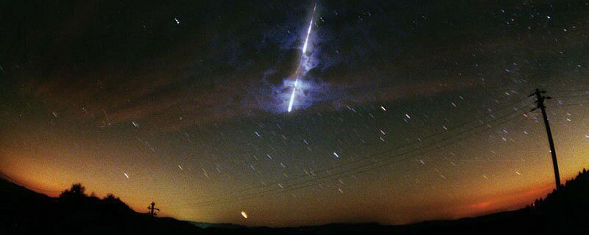 Метеоритный дождь в небе - Sputnik Кыргызстан, 1920, 31.07.2021