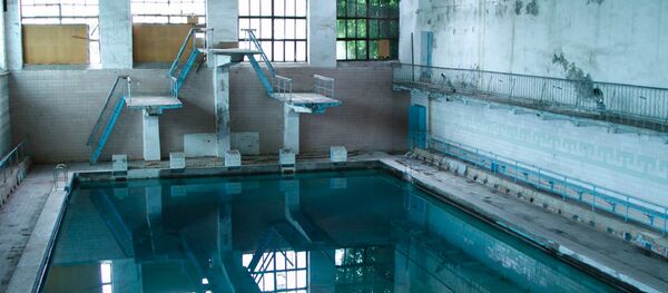 Архивное фото бассейна в здании специализированной детско-юношеской школы олимпийского резерва Дельфин - Sputnik Кыргызстан