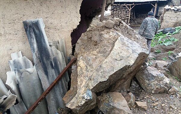 Обрушение камней на дом в Алайском районе Ошской области - Sputnik Кыргызстан