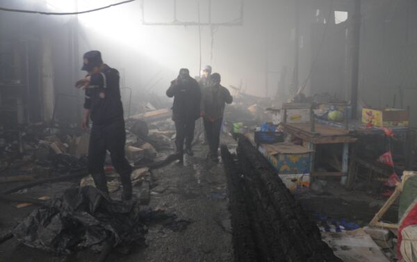 Пожар на рынке Исфаны уничтоживший 700 квадратных метров - Sputnik Кыргызстан