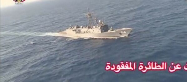 Египетские военные во время поисковой операции самолета EgyptAir, который исчез в Средиземном море. Архивное фото - Sputnik Кыргызстан