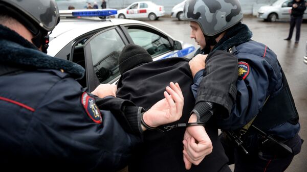 Сотрудники московской полиции во время задержания. Архивное фото - Sputnik Кыргызстан
