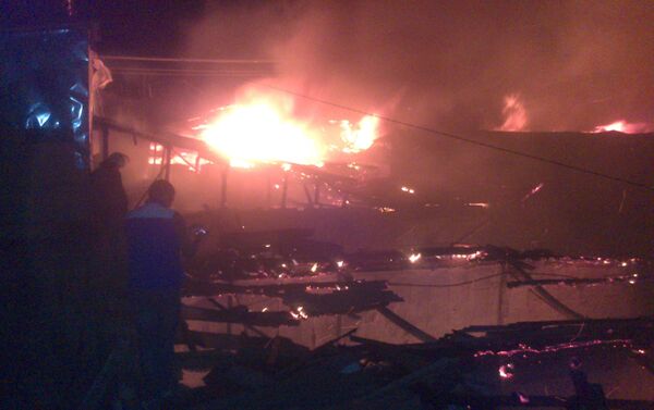 В Базар-Коргонском районе Джалал-Абадской области сгорел крупный рынок Жаркынай. - Sputnik Кыргызстан