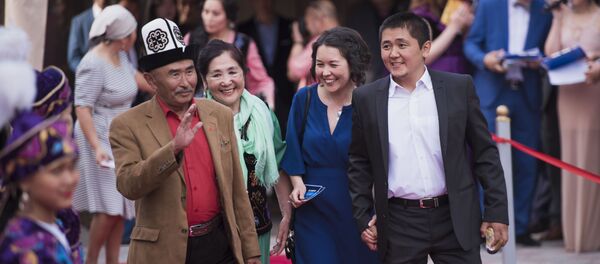 Режиссер полнометражного игрового фильма Сутак Мирлан Абдыкалыков, актер Табылды Актанов. Архивное фото - Sputnik Кыргызстан