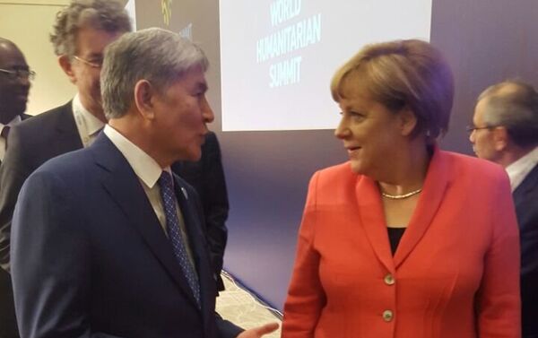 Саммиттин алкагында өлкө башчысы Германиянын канцлери Ангела Меркель менен жолукту - Sputnik Кыргызстан