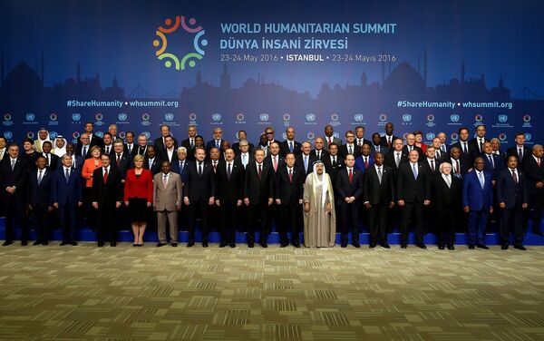 Президент Кыргызстана Алмазбек Атамбаев в понедельник принял участие в I Всемирном гуманитарном саммите в Стамбуле - Sputnik Кыргызстан