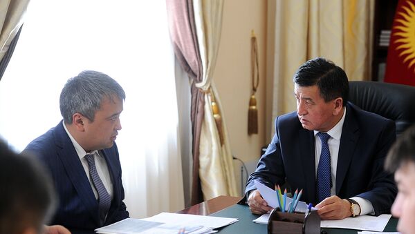 Премьер-министр КР Сооронбай Жээнбеков во время встречи с председателем ФУГИ Алмазбеком Кадыркуловым - Sputnik Кыргызстан