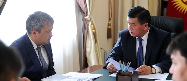 Премьер-министр КР Сооронбай Жээнбеков во время встречи с председателем ФУГИ Алмазбеком Кадыркуловым - Sputnik Кыргызстан