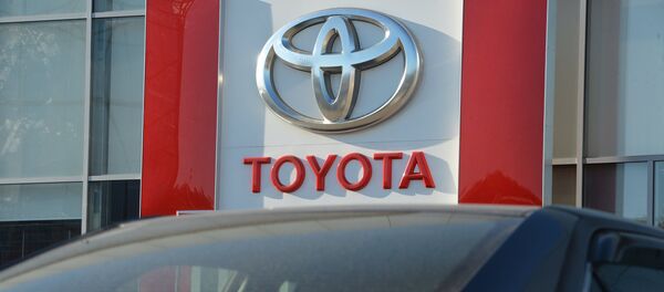 Автомобиль Toyota у салона компании. Архивное фото - Sputnik Кыргызстан
