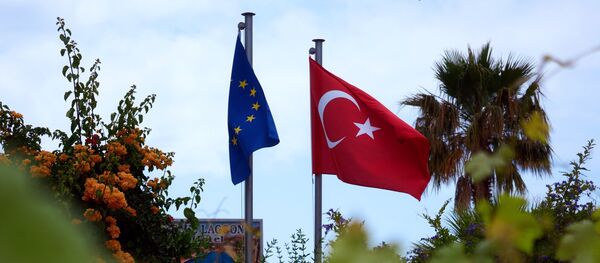 Флаги Турции и Евросоюза. Архивное фото - Sputnik Кыргызстан