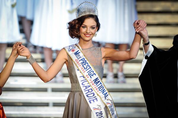 Победительница Национального конкурса красоты 2016 Эмили Сикрет - Sputnik Кыргызстан