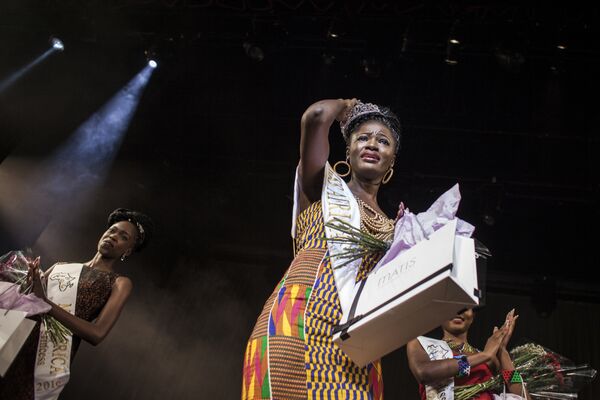 Африка сулуусу биринчи конкурсунун жеңүүчүсү Гана мамлекетинен келген 24 жаштагы Ребекке Асамоа. Йоханнесбург шаары - Sputnik Кыргызстан