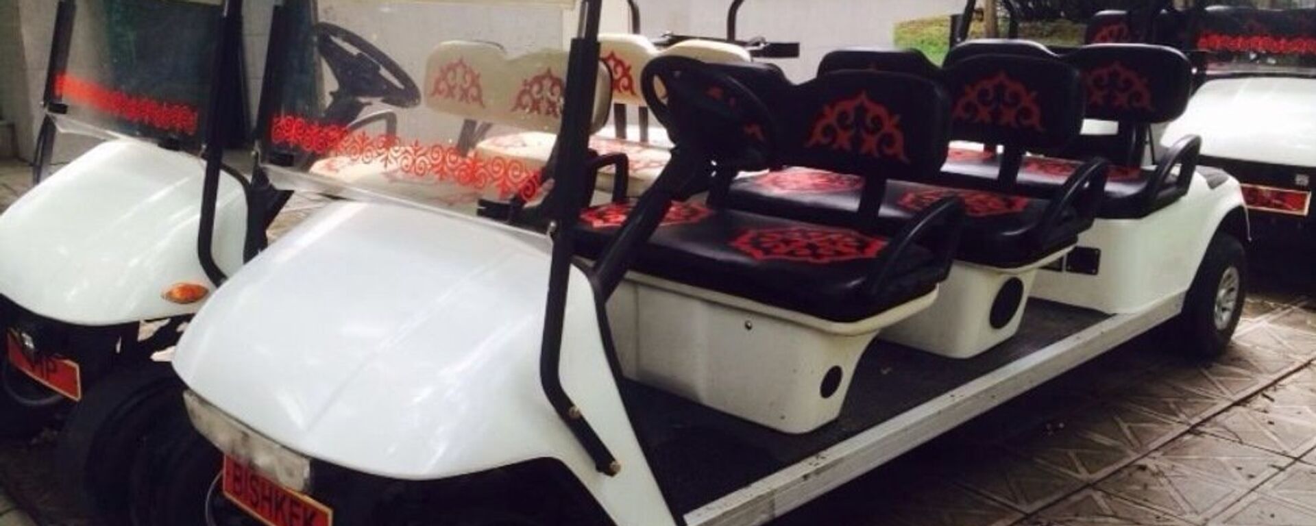 Гольф-кар (электромобиль) в Бишкеке. Архивное фото - Sputnik Кыргызстан, 1920, 13.06.2025