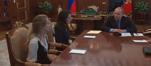 Путин поблагодарил родных погибших журналистов за просьбу помиловать Савченко - Sputnik Кыргызстан