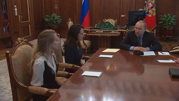 Путин поблагодарил родных погибших журналистов за просьбу помиловать Савченко - Sputnik Кыргызстан