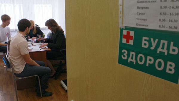 Учащиеся одной из школ беседуют с психологами. Архивное фото - Sputnik Кыргызстан