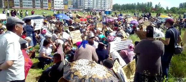 Насыя алгандар нааразычылык билдирип, АКШ элчилигинин алдына митингге - Sputnik Кыргызстан