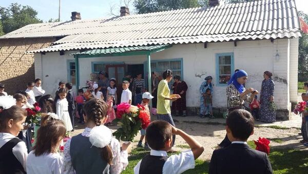 Школьники на последнем звонке в селе Западное в Сокулукском районе - Sputnik Кыргызстан