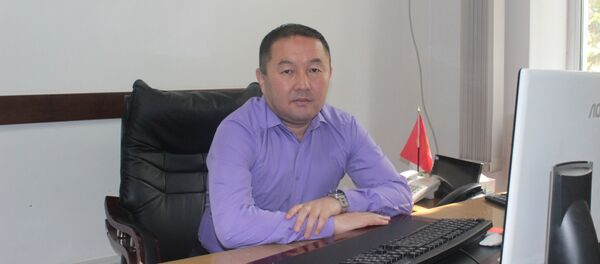 Экономика министрлигинин алдындагы инвестицияларды илгерилетүү боюнча агенттигинин маалымат бөлүмүнүн жетекчиси Уран Чекирбаев. Архив Экономика министрлигинин алдындагы инвестицияларды илгерилетүү боюнча агенттигинин маалымат бөлүмүнүн жетекчиси Уран Чекирбаев. Архив - Sputnik Кыргызстан