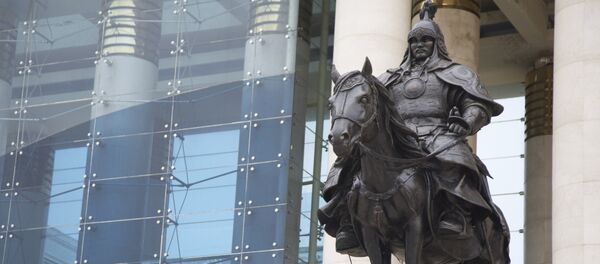 Статуя Боорчу на площади Сухэ-Батора в Улан-Баторе. Архивное фото - Sputnik Кыргызстан