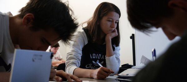 Студенты сдают экзамен. Архивное фото - Sputnik Кыргызстан