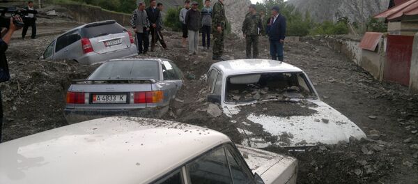 Кадамжайдагы сел алып кеткен унаалар - Sputnik Кыргызстан