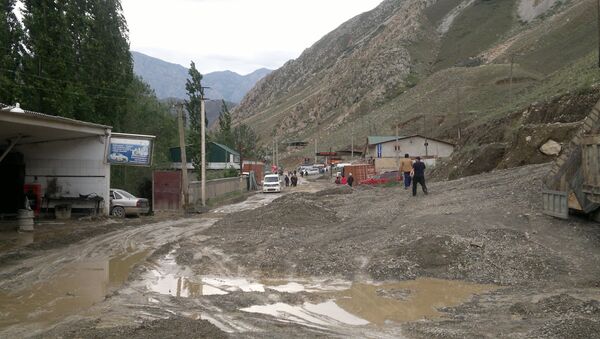 Последствия сошедшего селя в городе Кадамжай - Sputnik Кыргызстан