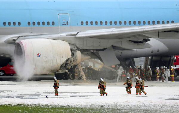 Возгорание корейского авиалайнера в токийском аэропорту Ханэда - Sputnik Кыргызстан