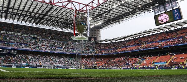 Кубок УЕФА Лиги Чемпионов 2015/16 на стадионе Сан-Сиро в Милане перед началом финального матча Лиги чемпионов между ФК Реал (Испания, Мадрид) и ФК Атлетико (Испания, Мадрид). - Sputnik Кыргызстан