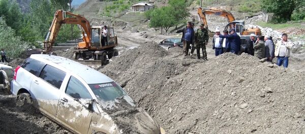 Премьер Сооронбай Жээнбеков сел кырсыгынан жабыркаган аймак менен жери - Sputnik Кыргызстан