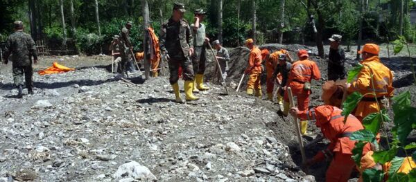 Кадамжайдагы Жийделик участкасында ӨКМ кызматкерлери тарабынан издөө иштери. Архив - Sputnik Кыргызстан